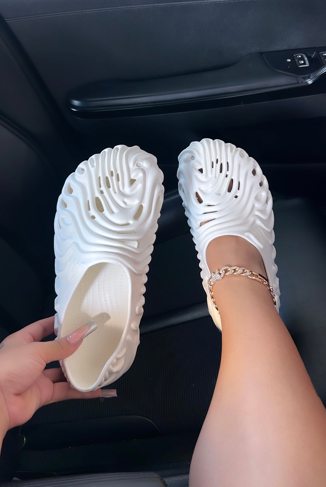 everyday clogs image 0