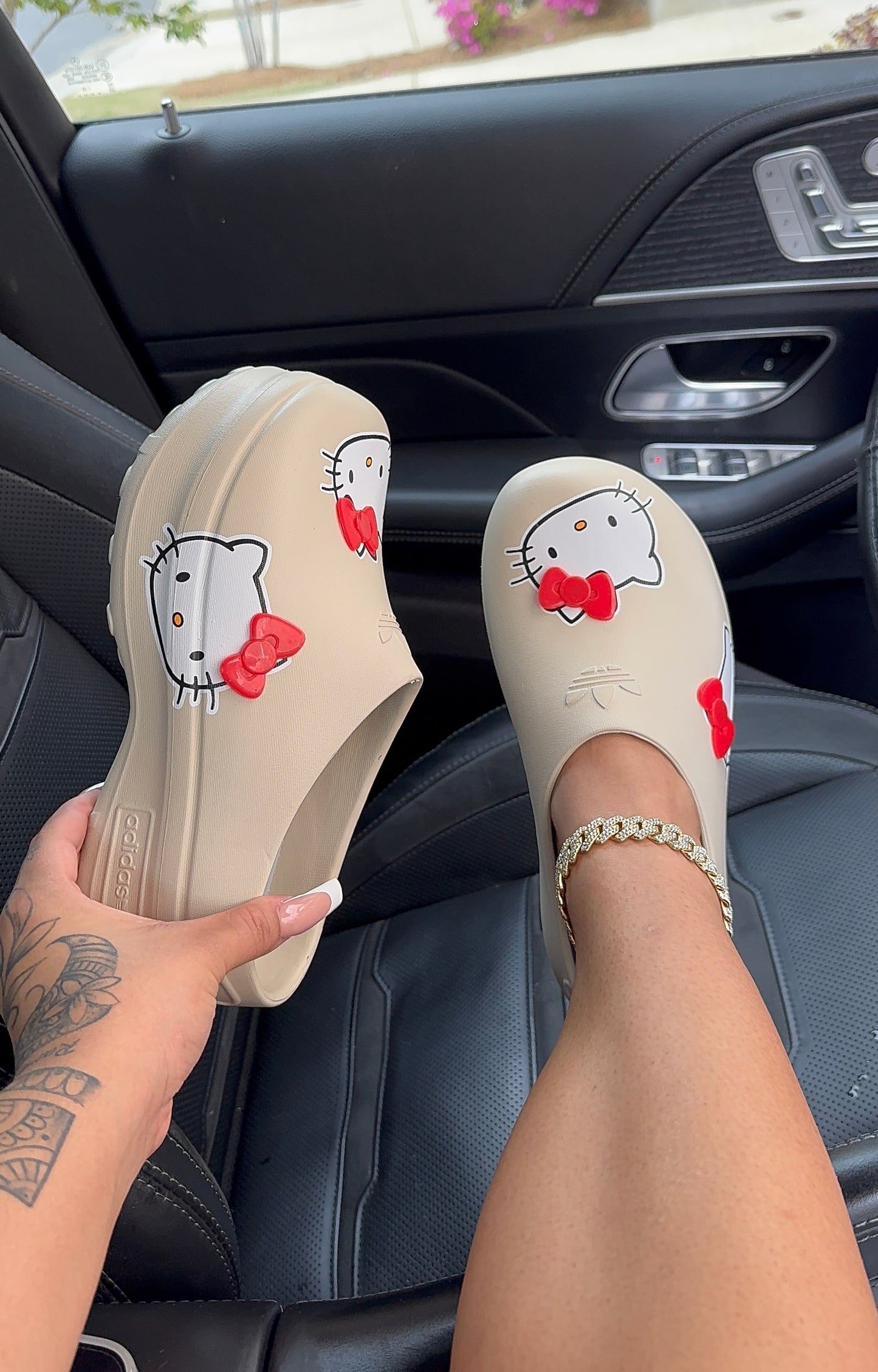 hello kitty clogs