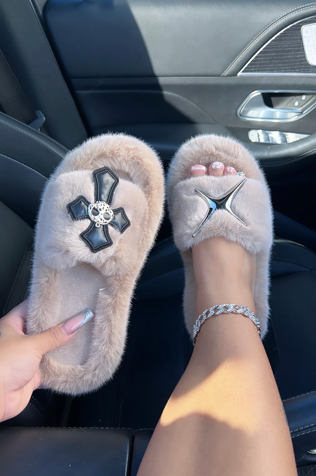 fur cross sandals image 2
