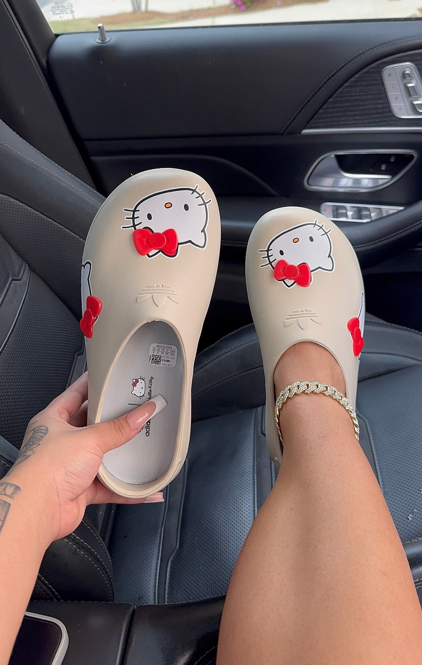 hello kitty clogs
