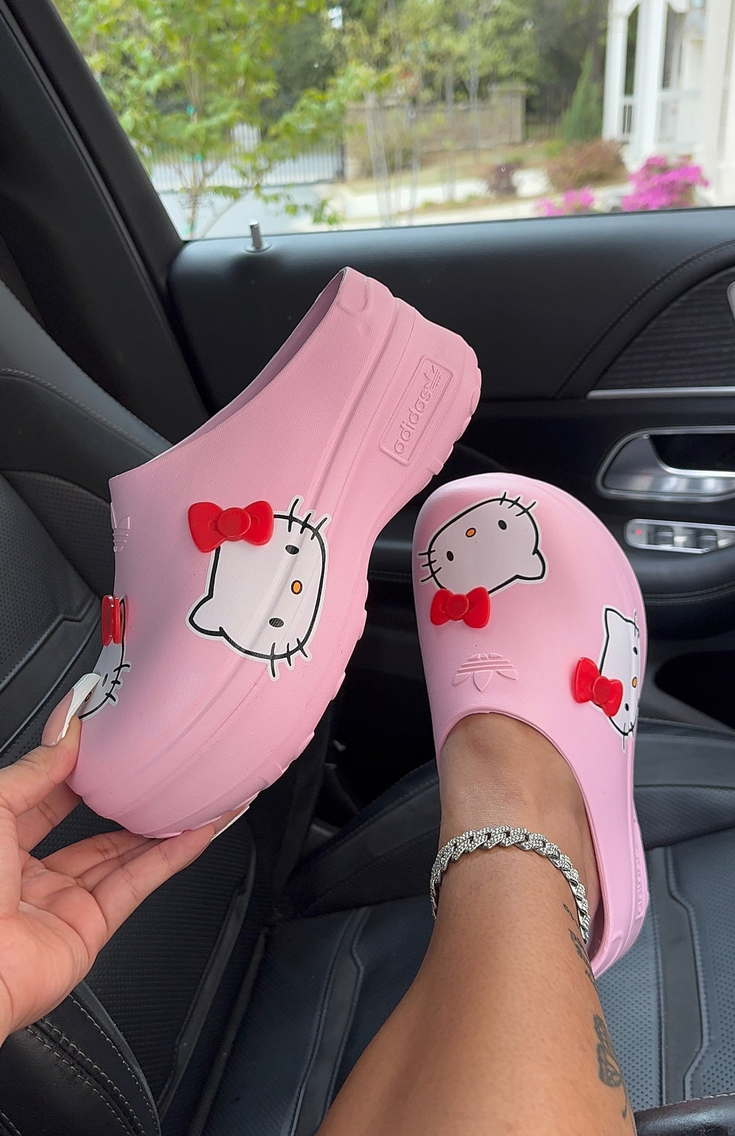 hello kitty clogs