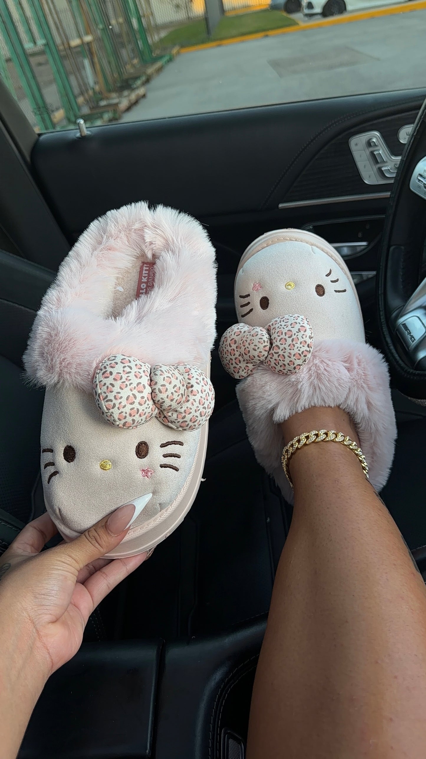 hello kitty bow clogs