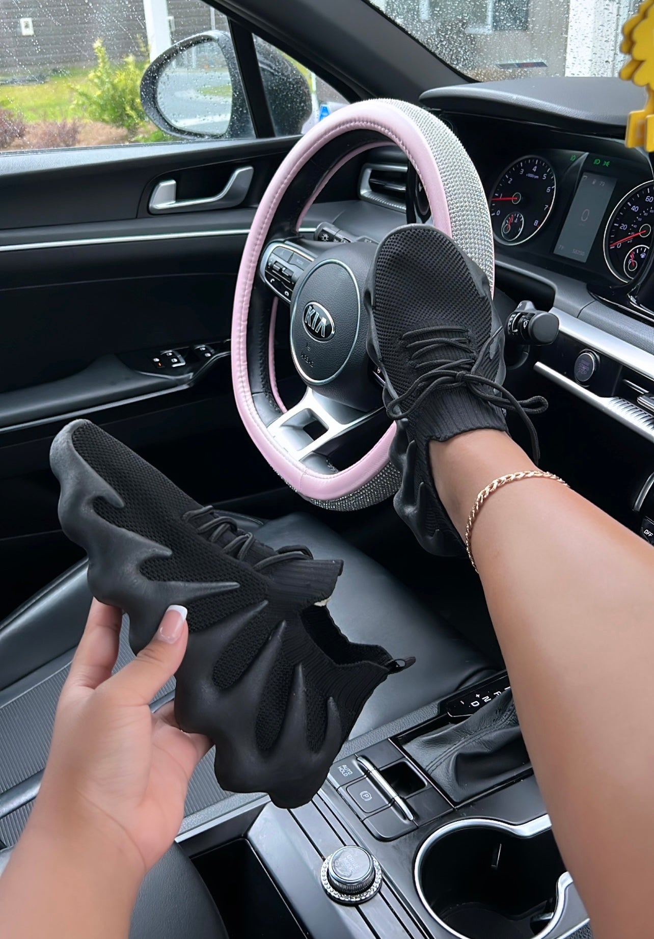 comfy sneakers image 3