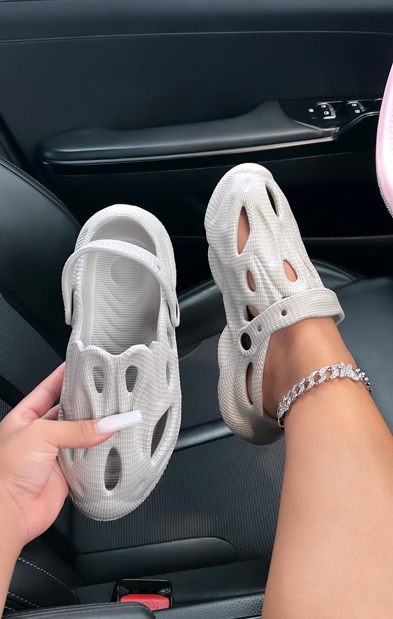 fashion clogs image 2