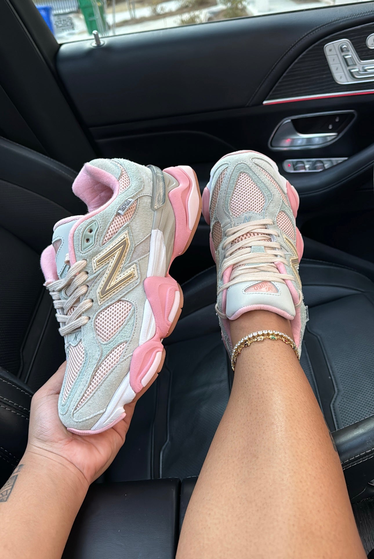 women nb sneakers