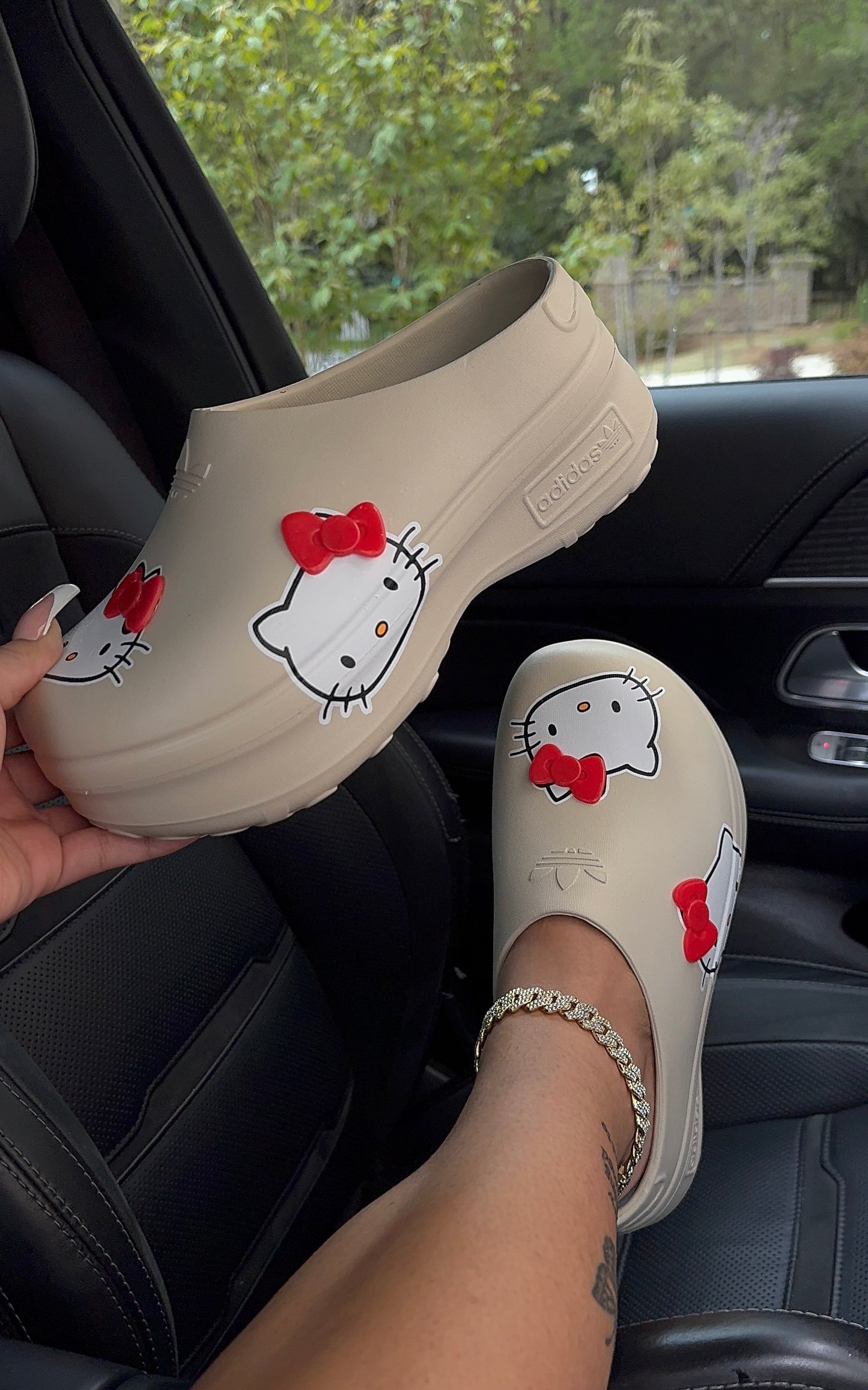 hello kitty clogs
