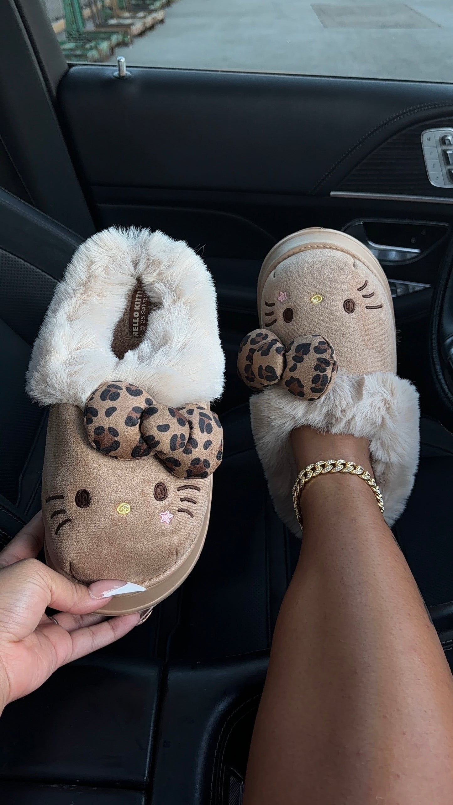 hello kitty bow clogs