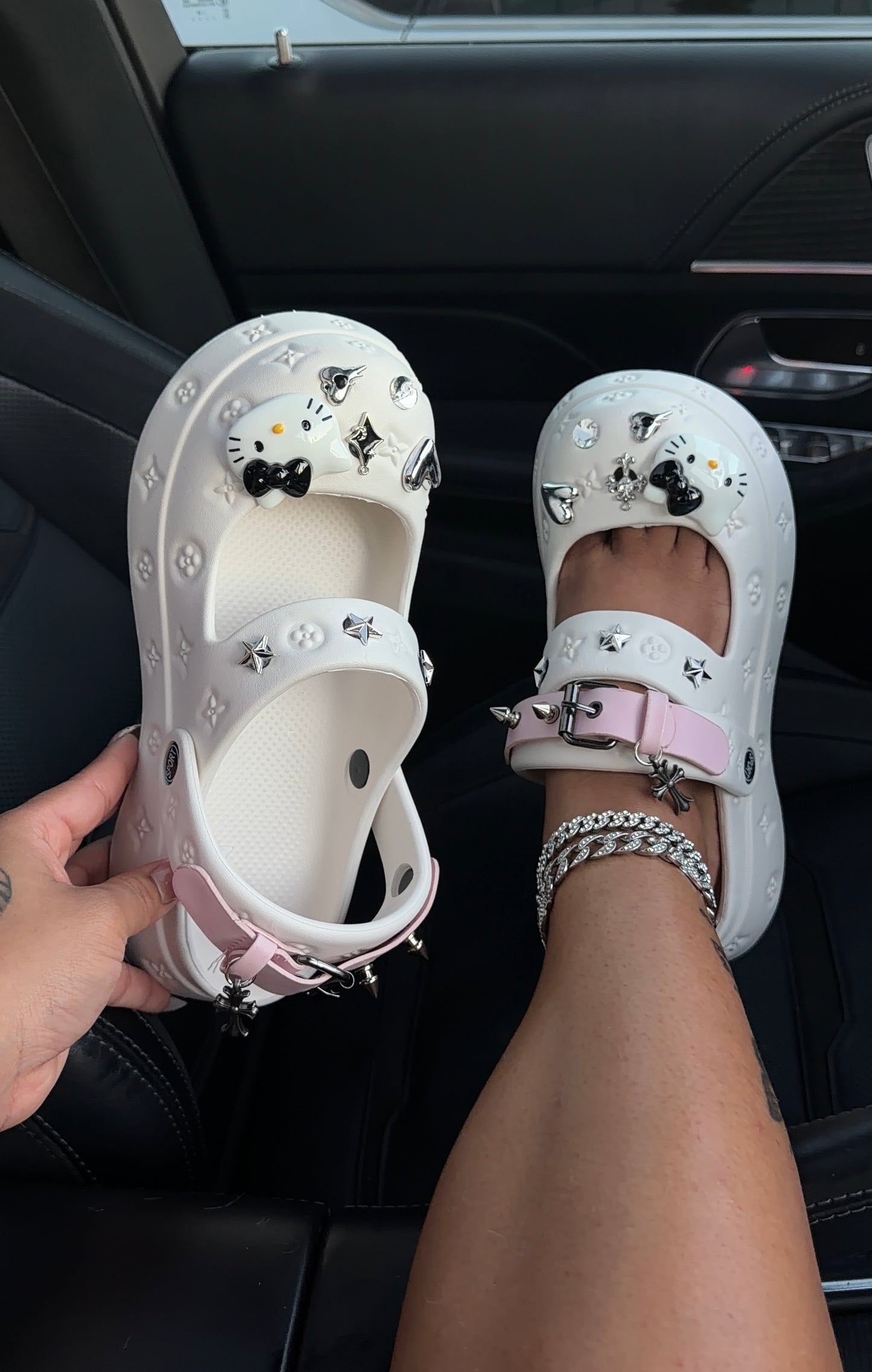 hello kitty stone clogs