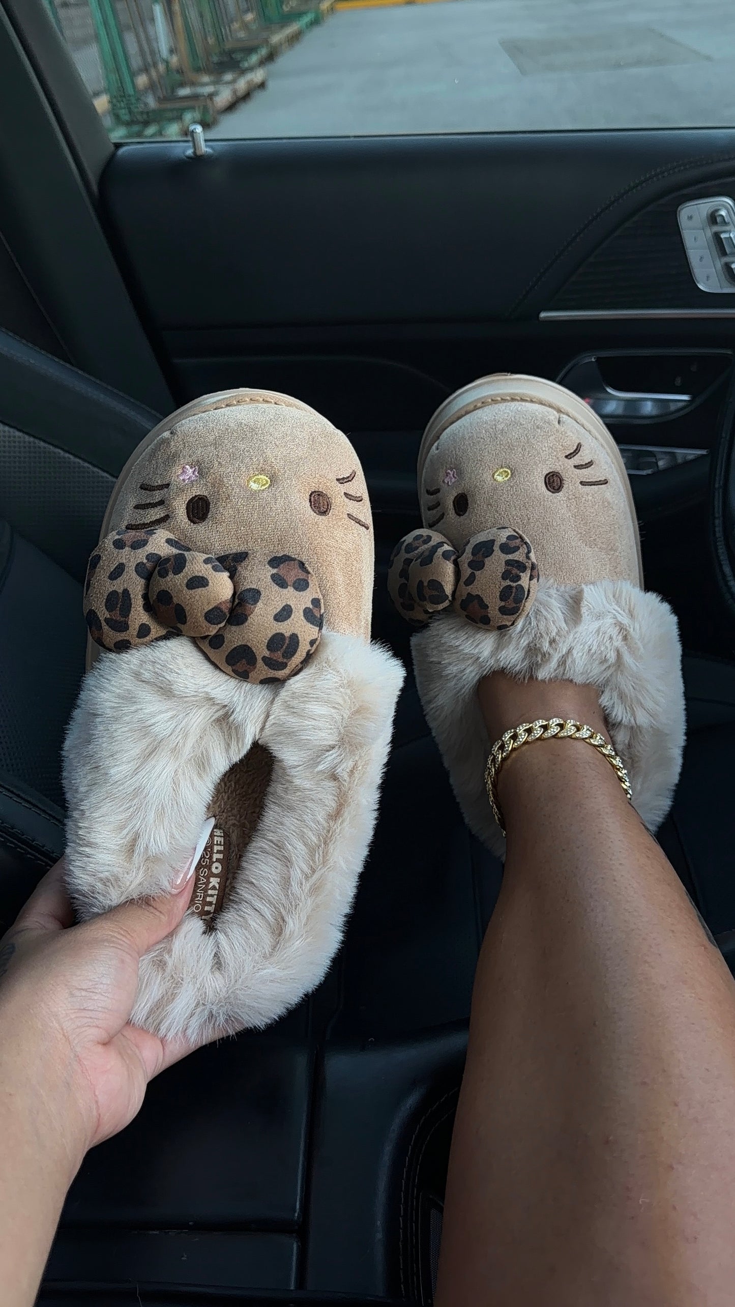 hello kitty bow clogs