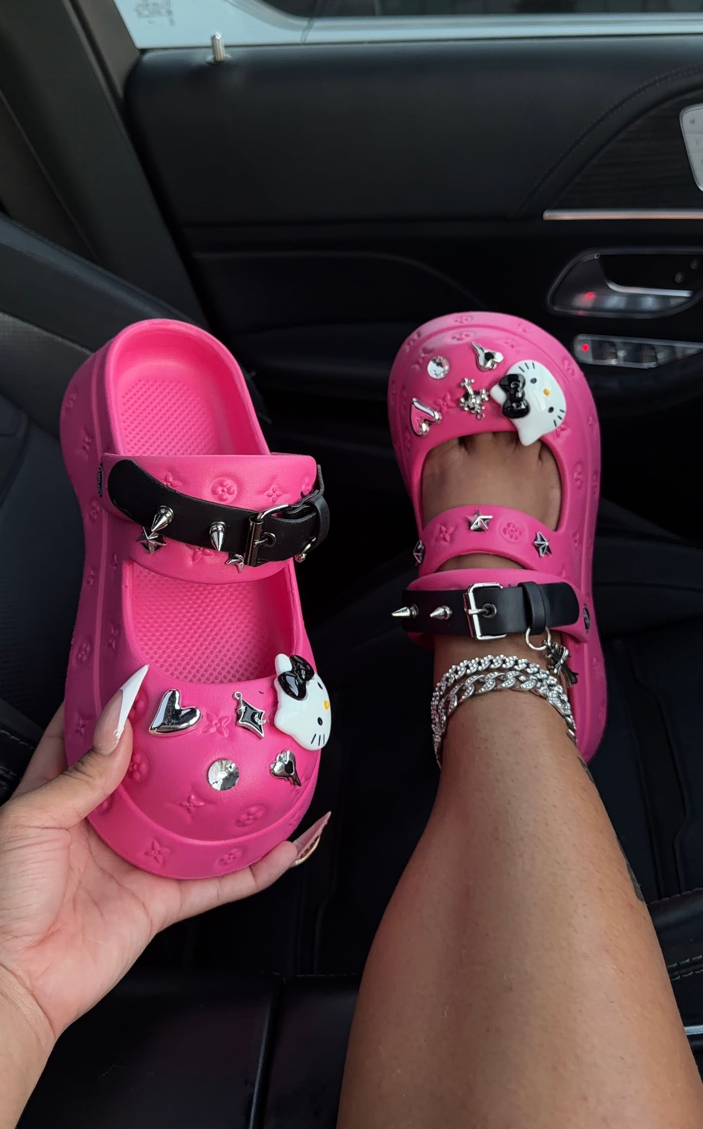 hello kitty stone clogs