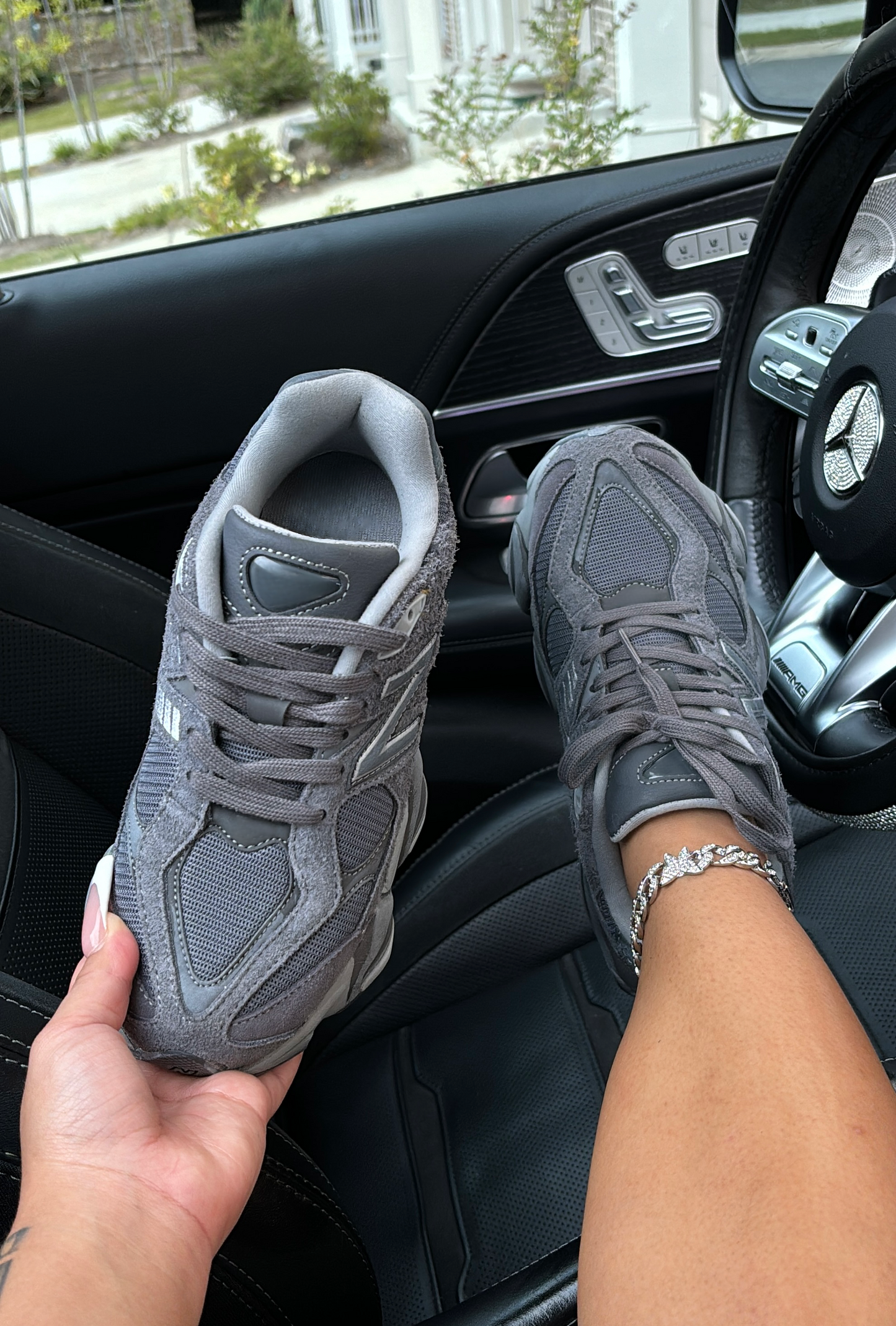 nb sneakers (gray) image 0