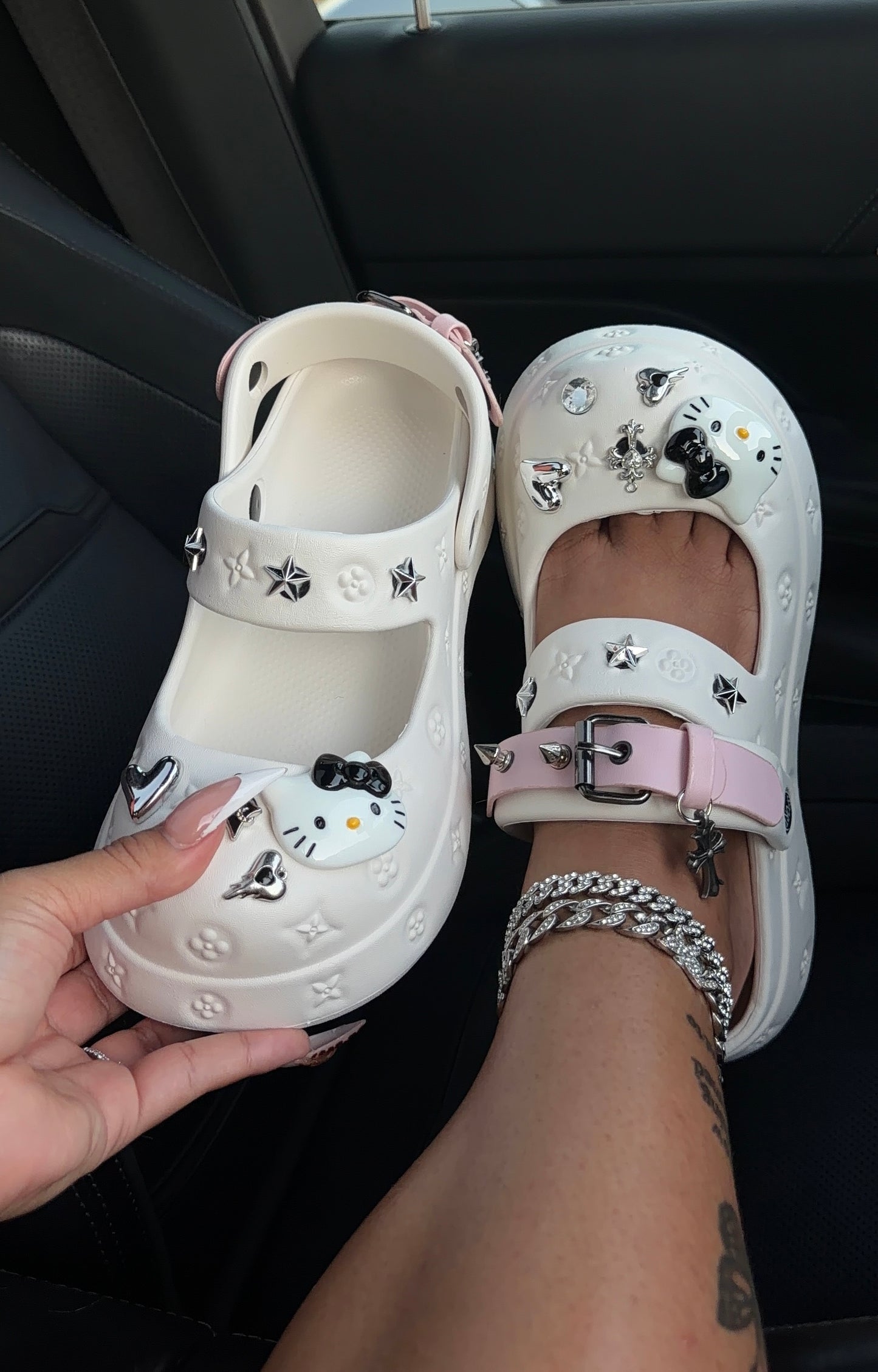 hello kitty stone clogs