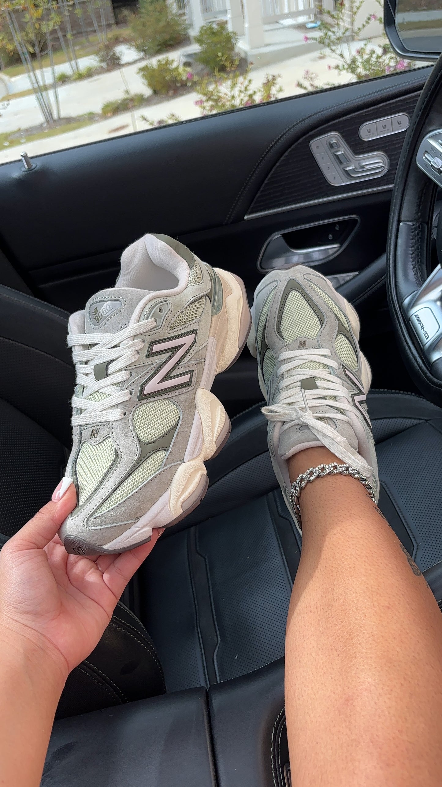 women nb sneakers