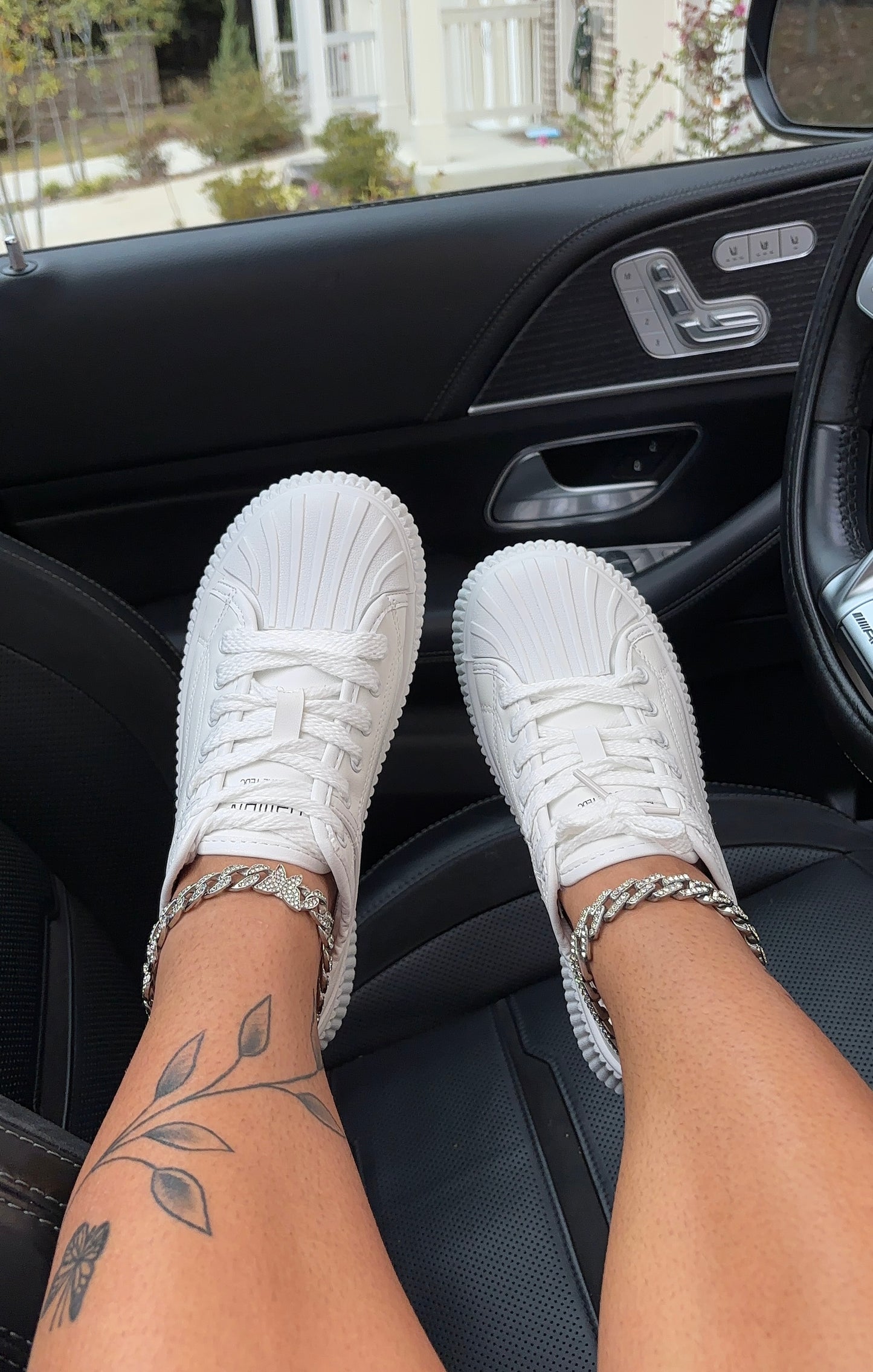 everyday white sneakers