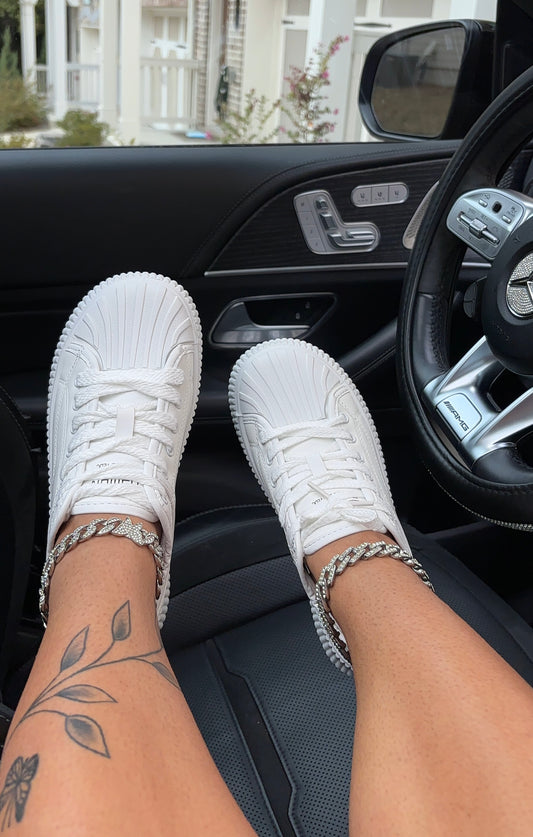 everyday white sneakers