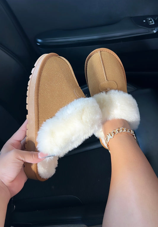 comfy fur slippers  image 0