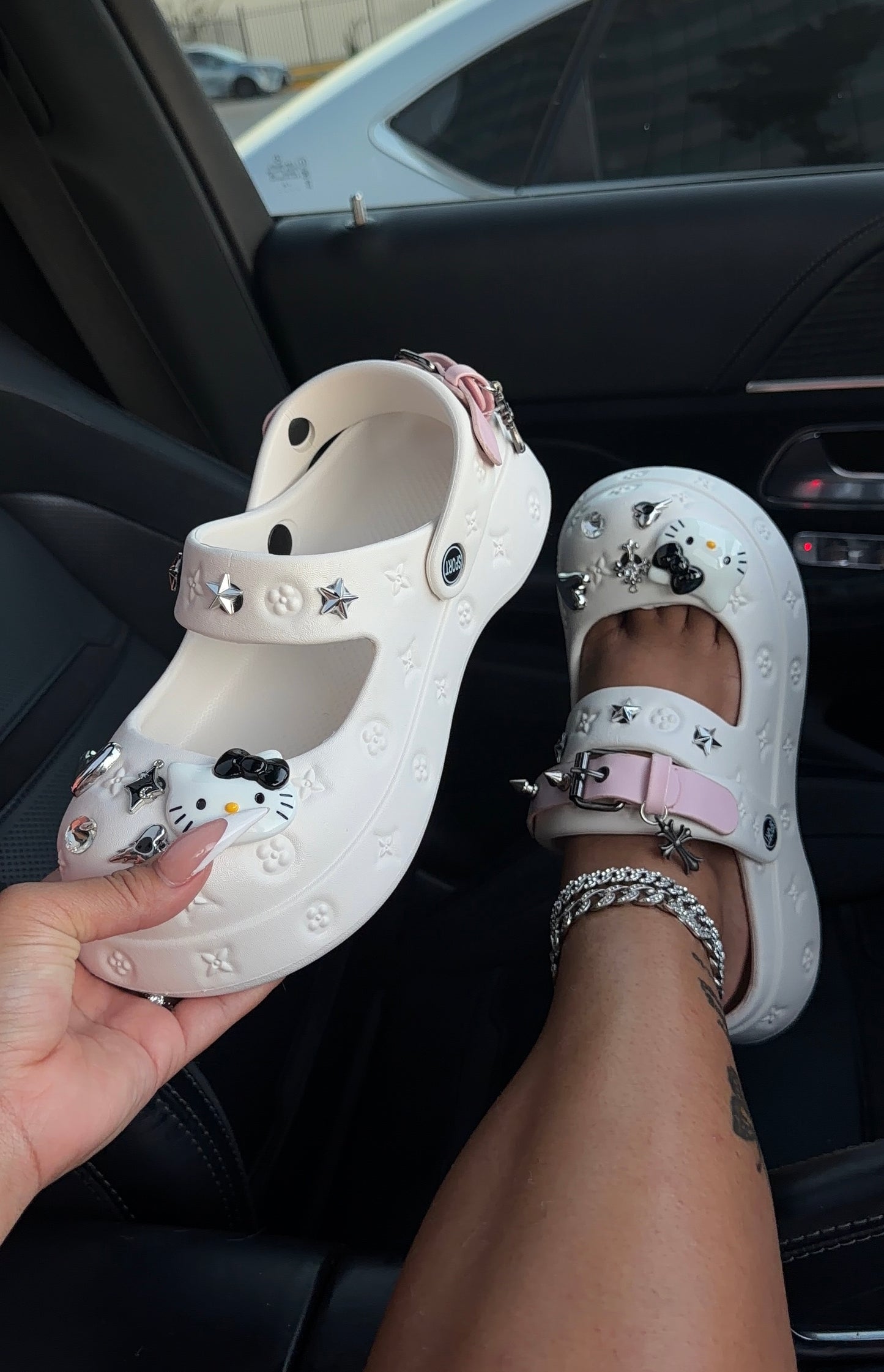 hello kitty stone clogs