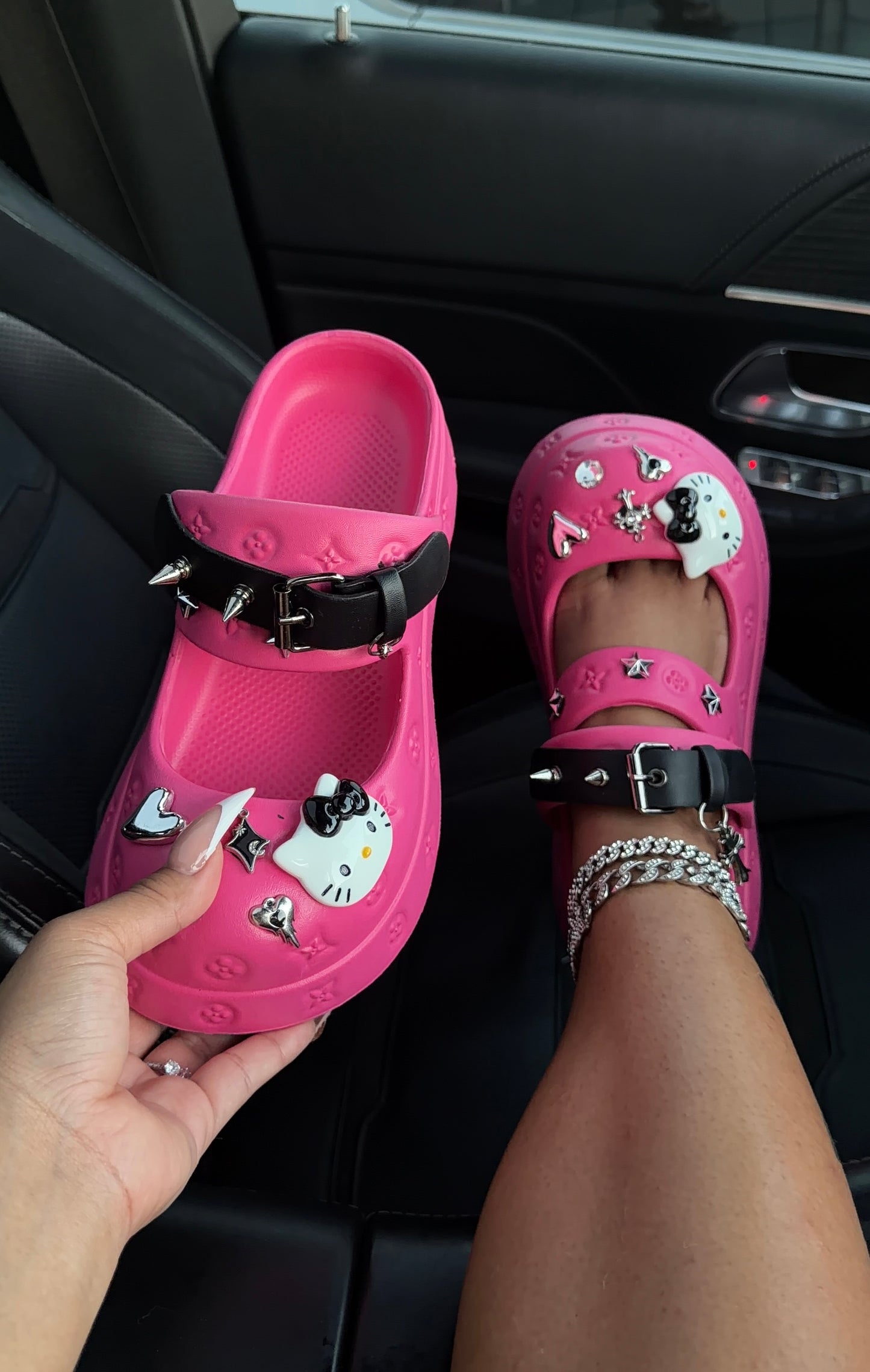 hello kitty stone clogs