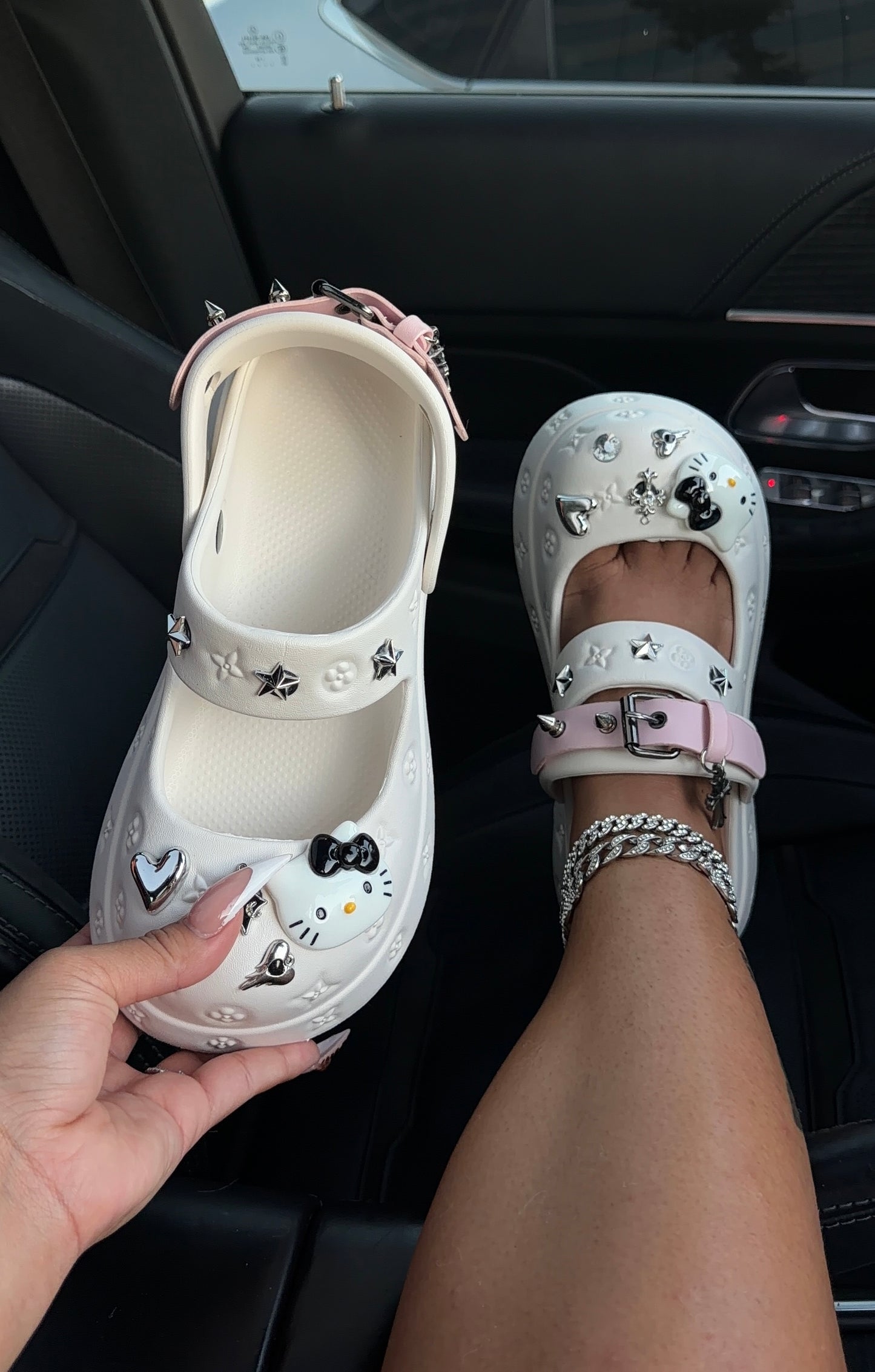hello kitty stone clogs