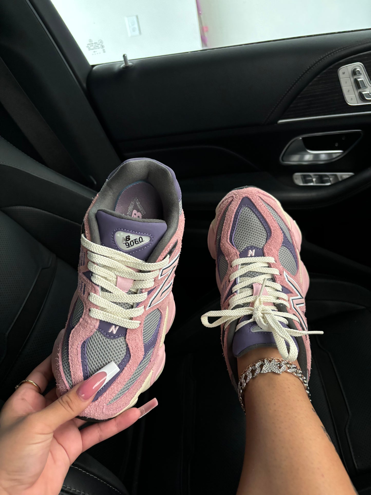 women nb sneakers
