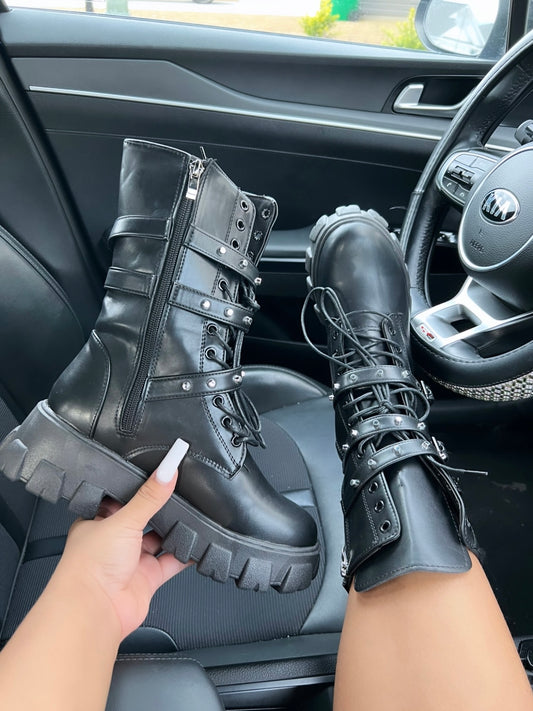 combat boots image 0